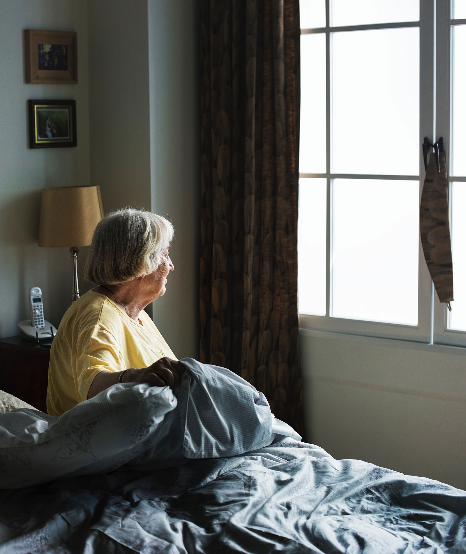 bed bedroom elderly 1877350